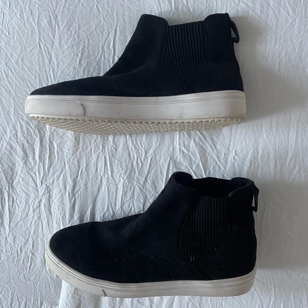 Black Steve Madden slip on sneakers